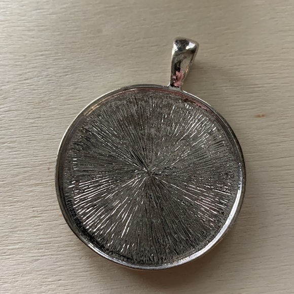 Silver and Black brooch - Picture 3 of 4